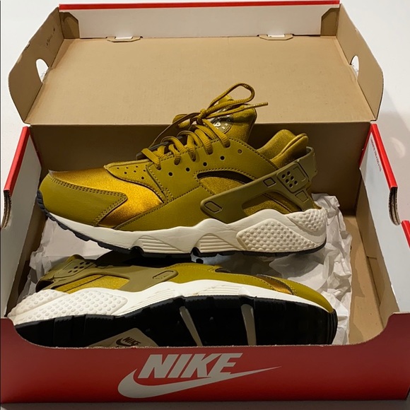 Nike Shoes - Nike Air Huarache Run BRONZINE - *LIMITED EDITION*